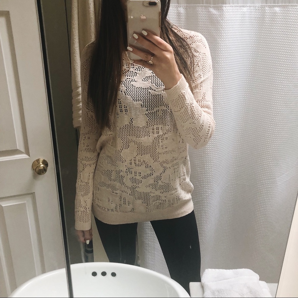 soft pink lightweight long sleeve 💕
